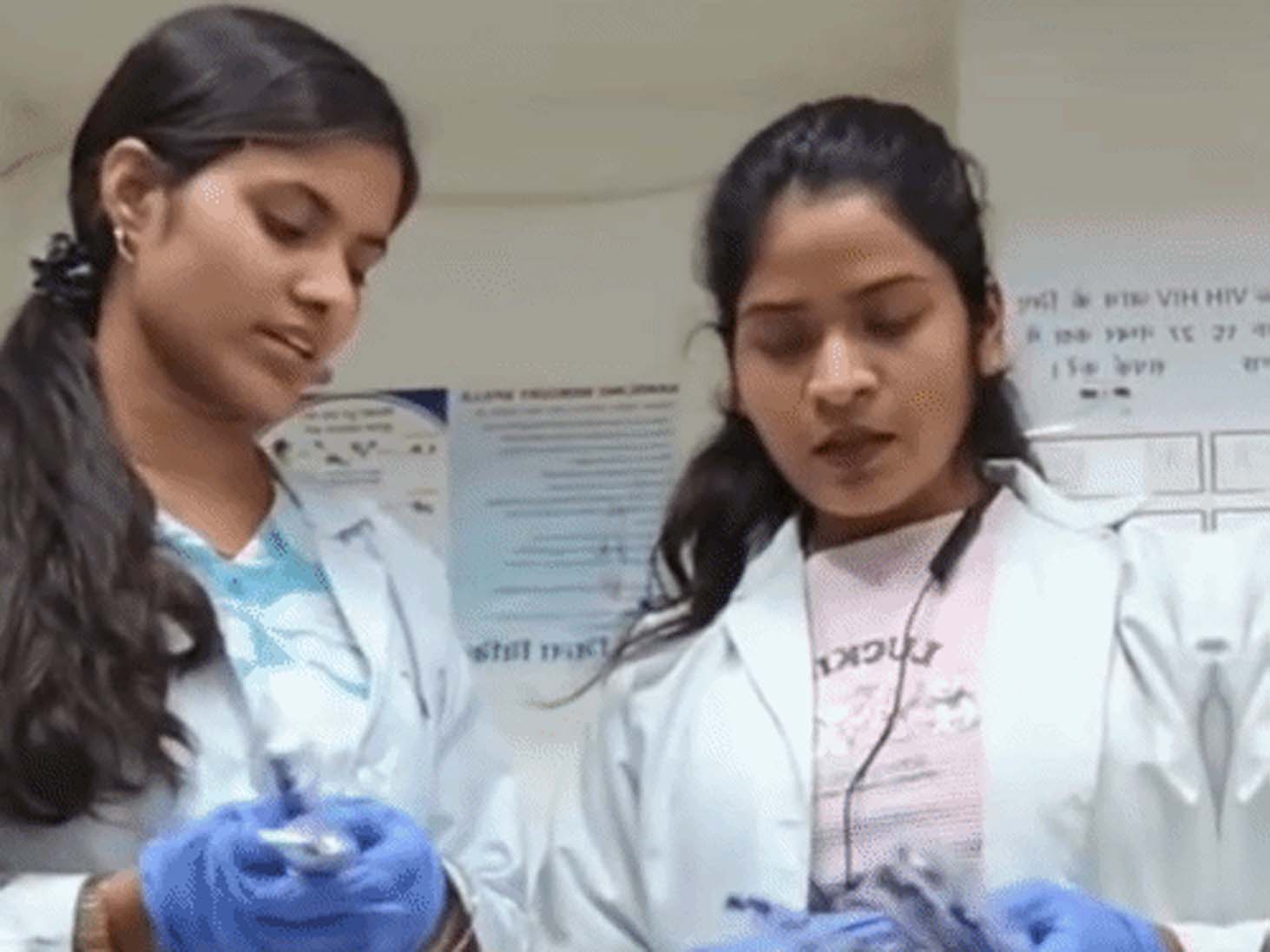 महिला टेक्नीशियनों की नौकरी गई, लैब में ब्लड सैंपल के साथ ‘रीलबाजी’ पड़ी भारी
