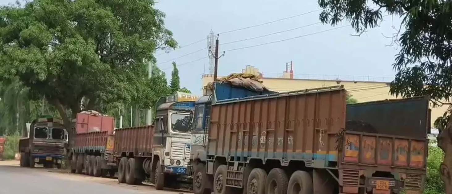 नगरनार स्टील प्लांट में परिवहन को लेकर छिड़ा विवाद, जय झाड़ेश्वर समिति और बस्तर परिवहन संघ आमने-सामने