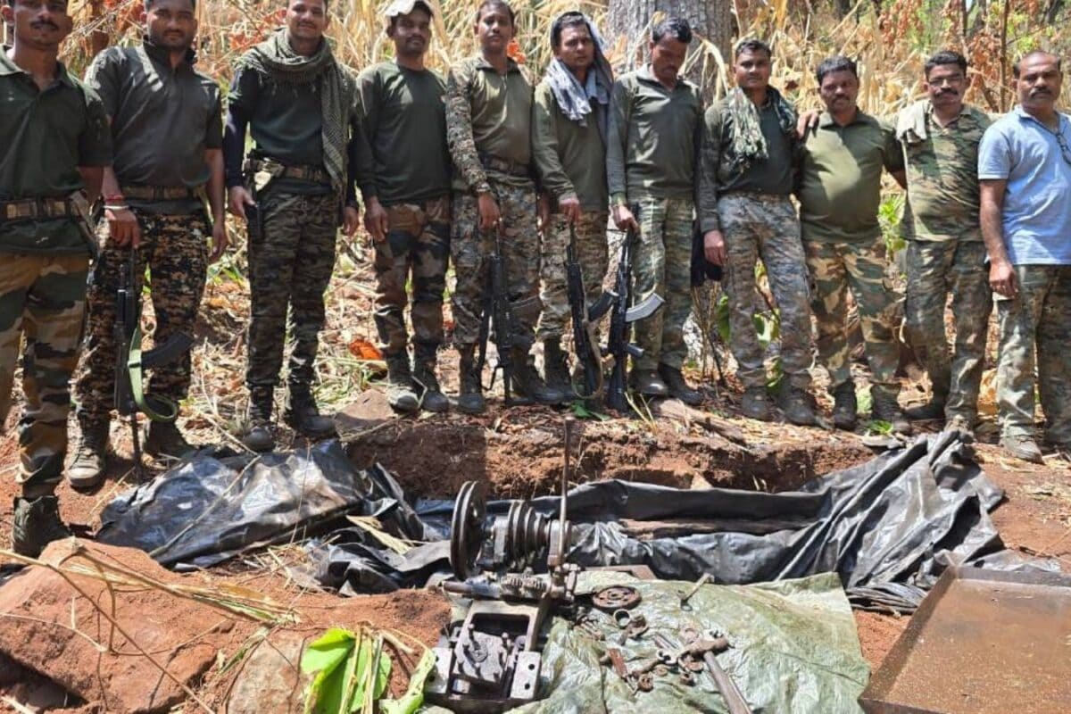 गढ़चिरौली में भावुक विदाई, 50 माओवादियों ने छोड़ा हथियारों का रास्ता, लौटे अपने गांव