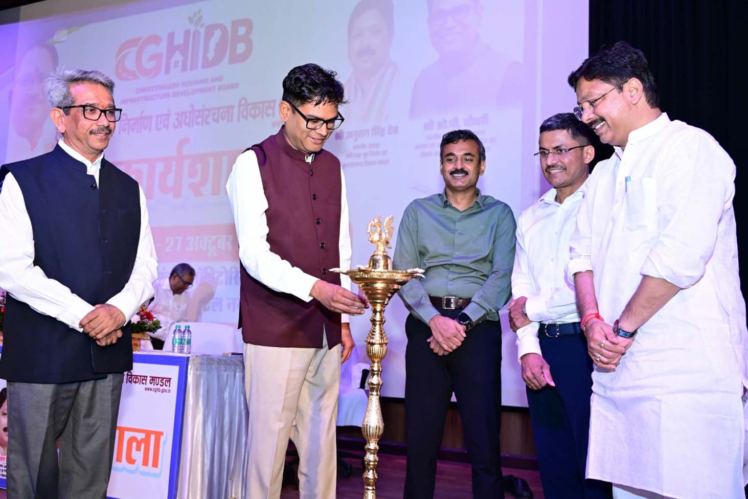 छत्तीसगढ़ के विकास का प्रमुख इंजन बनेगा हाउसिंग बोर्ड, आवास के साथ अधोसंरचना विकास में निभाएगा महत्वपूर्ण भूमिका – आवास एवं पर्यावरण मंत्री श्री ओ.पी. चौधरी